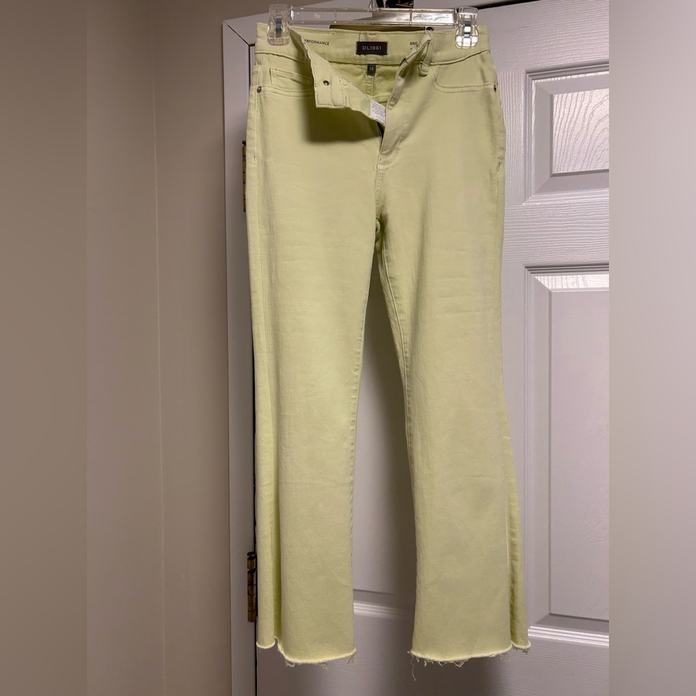 DL1961 Women's Light Green Jeans Size 2